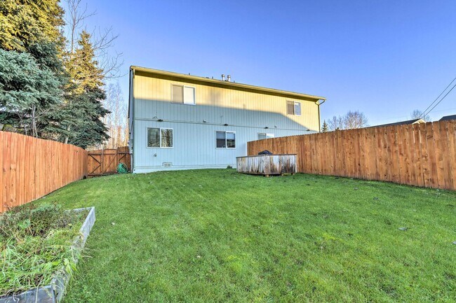 Building Photo - 2432 Glacier St