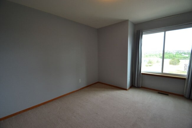 Building Photo - 4879 Jedediah Smith Rd