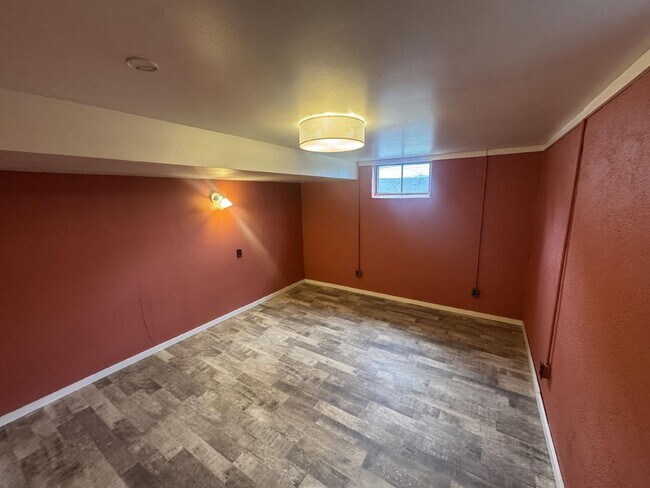 Building Photo - Spacious 3 Bed 2 Bath in the heart of Littleton
