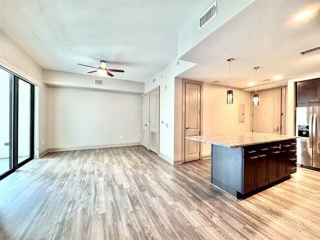 Building Photo - 9787 Katy Fwy
