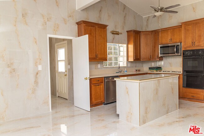 Building Photo - 24316 Burbank Blvd