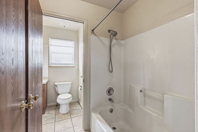Building Photo - 430-432 Sundance Cir N