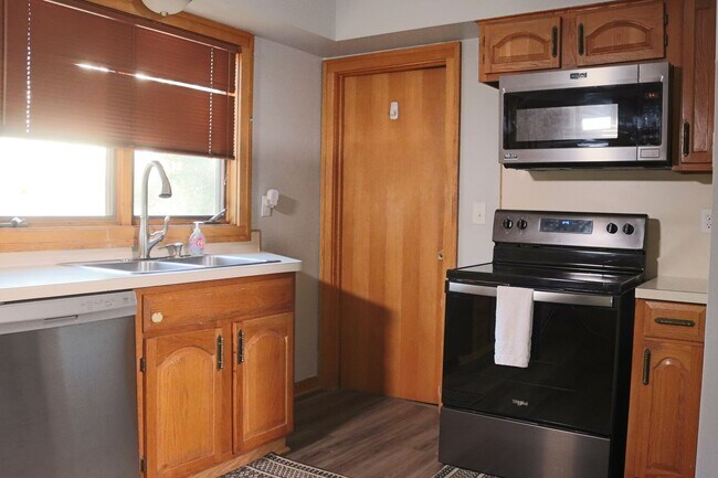 Building Photo - Comfy & Chic Council Bluffs Retreat - 2BR 1B