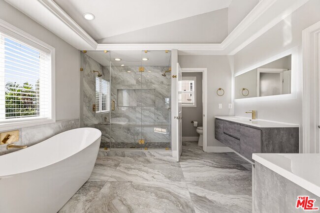 Building Photo - 1832 11th St