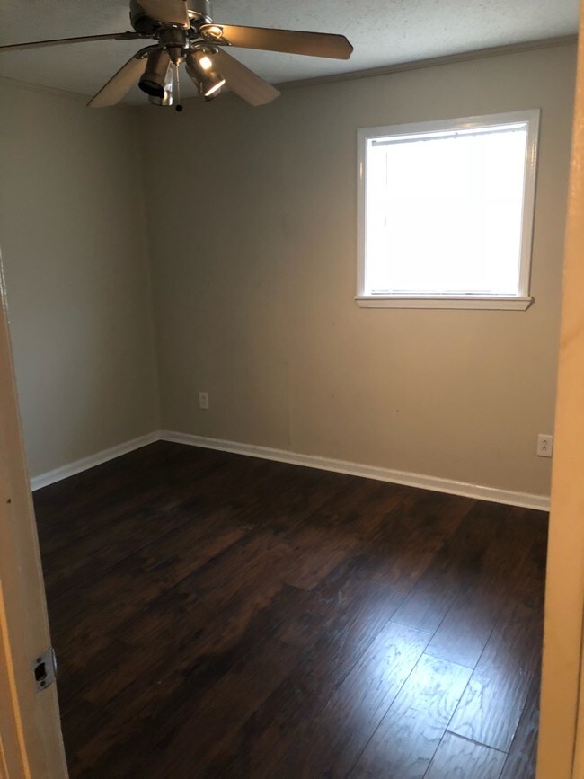 Building Photo - 2231 Forest Lake Dr