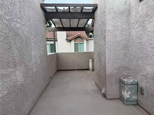 Building Photo - 444 Golden Springs Dr