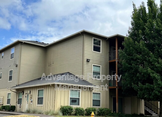 Building Photo - 519 Catron St N