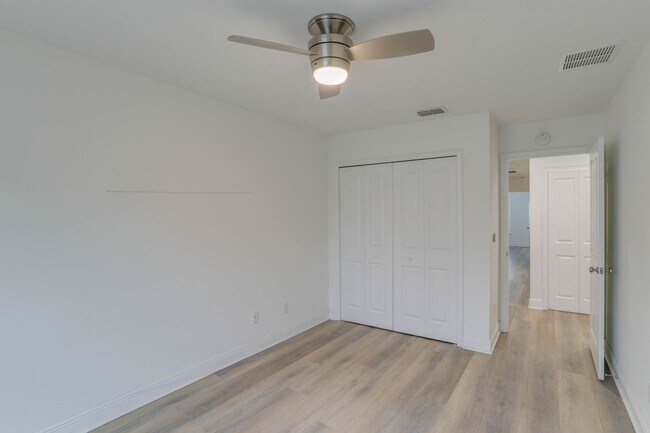 Building Photo - 1401 E Michigan St