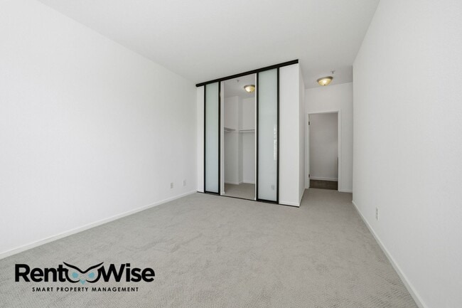 Building Photo - 2060 Sutter St