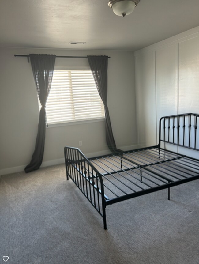 Building Photo - Spacious 6-Bedroom Home in the Heart of Vi...