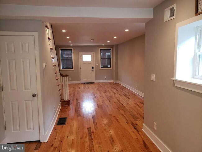 Building Photo - 2121 Oakford St
