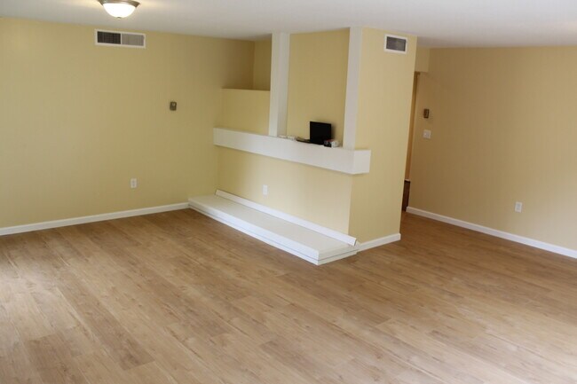 Building Photo - 94 Mallard Dr