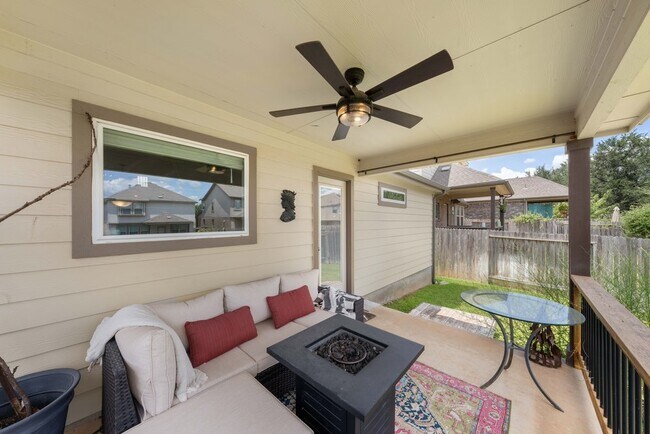 Building Photo - Stylish 3-Bed Home with Pool Access, Island Kitchen & Fenced Yard in New Braunfels
