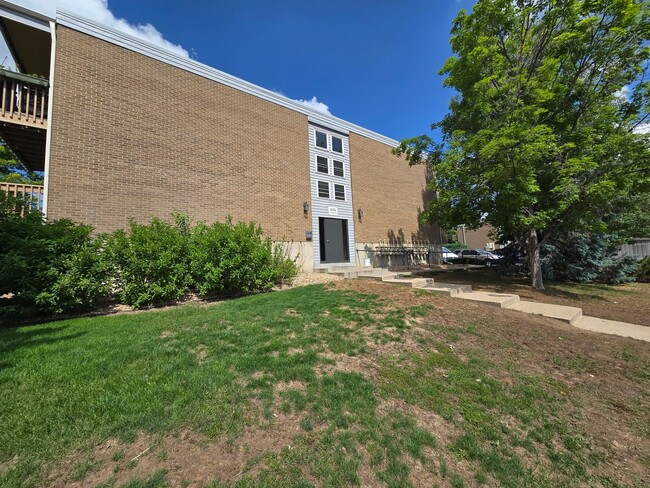 Building Photo - Sunny and Fresh One Bedroom Condo Available For Rent in Louisville!