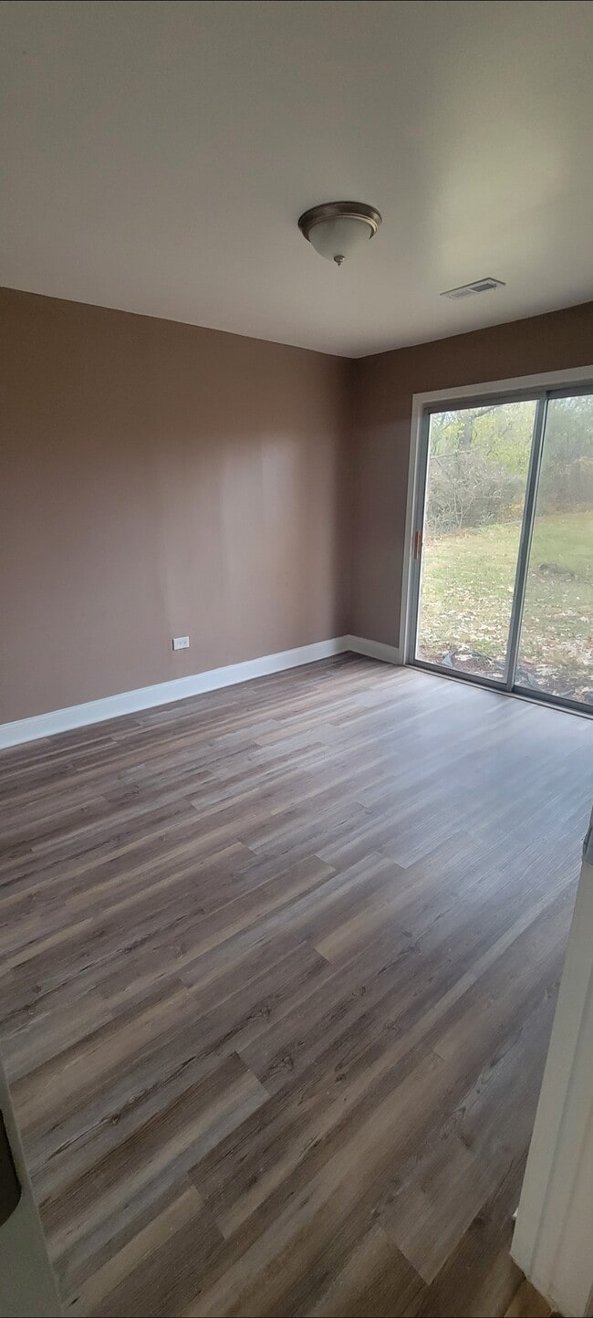 Building Photo - 7 Oak Ln