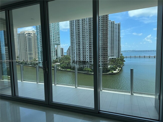 Primary Photo - 300 Biscayne Blvd Way