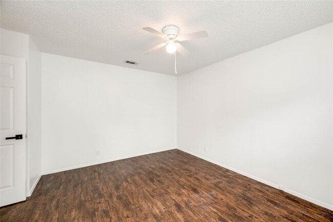 Building Photo - 3306 Dolphin Dr