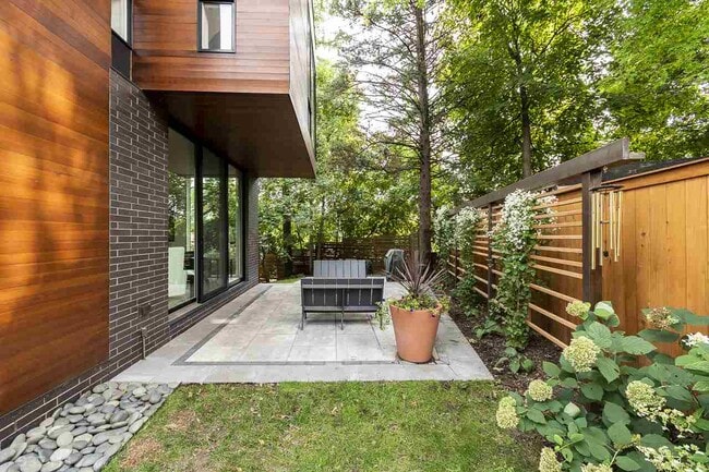 Building Photo - 209 N Prospect Ave