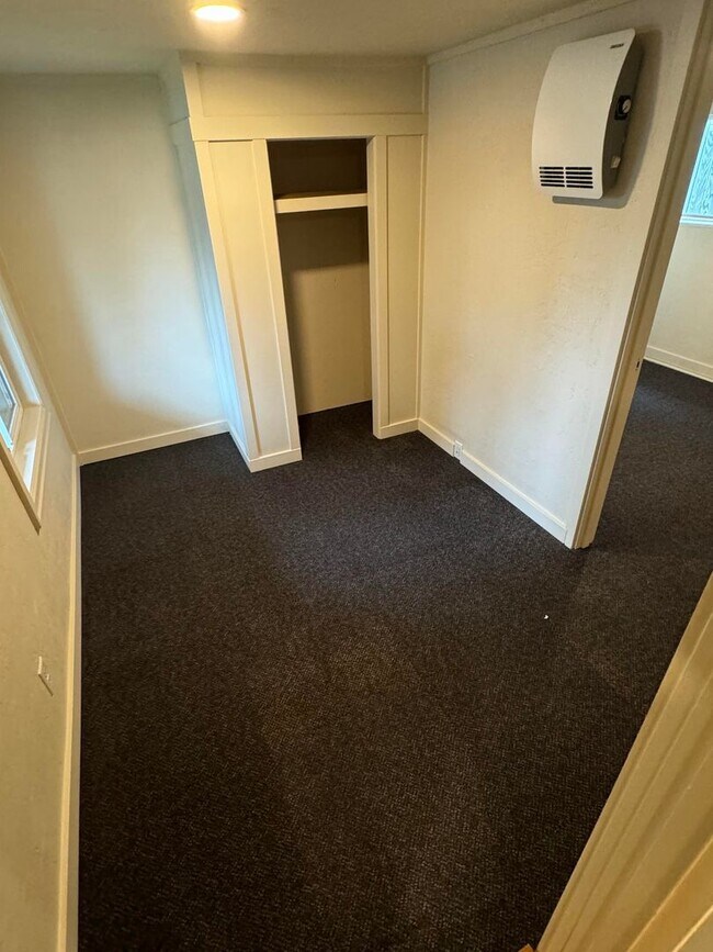 Building Photo - 2 Bedroom Apartment in Camellia Park