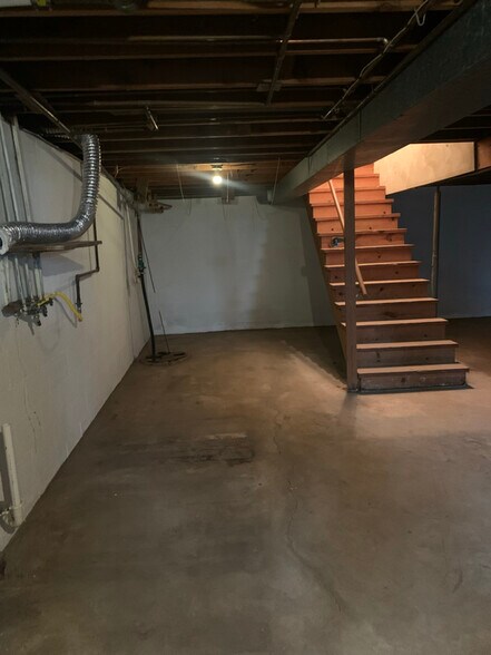 Building Photo - 1801 N Gentry Ln