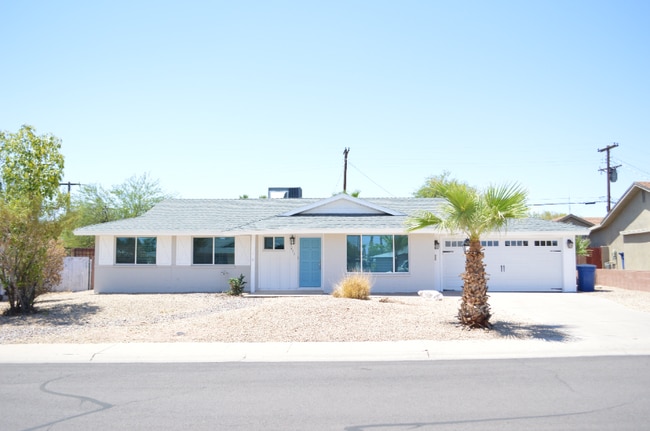Building Photo - 1653 N Circle Dr