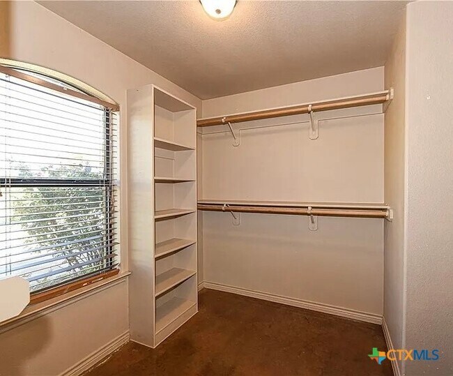 Building Photo - 4910 Bronze Dr