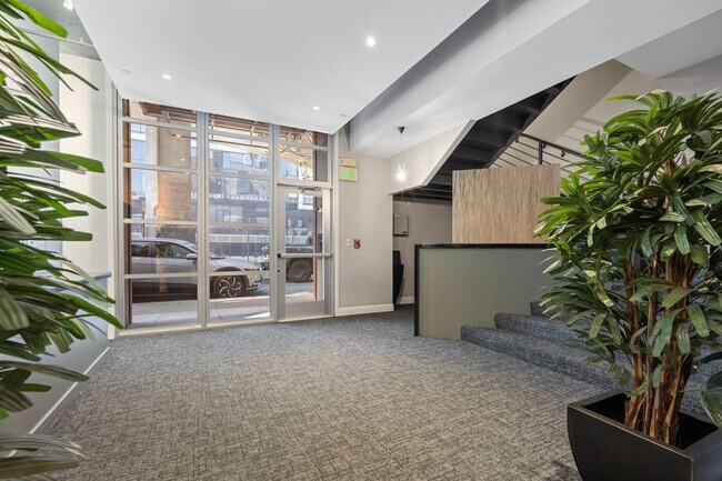 Building Photo - Large Updated SoMa Apartment!