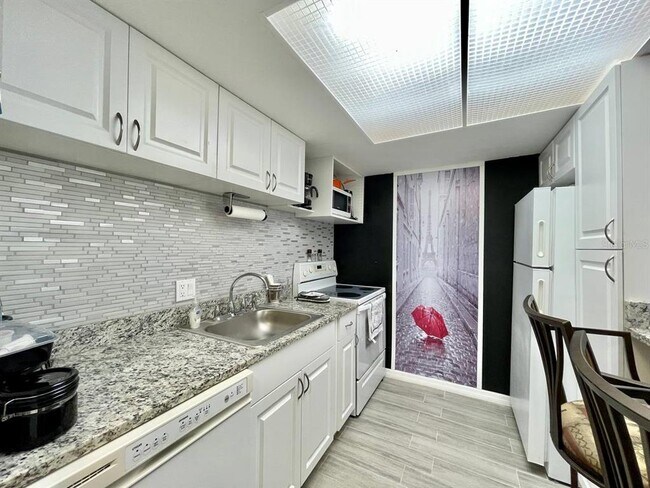 Building Photo - 6342 Newtown Cir