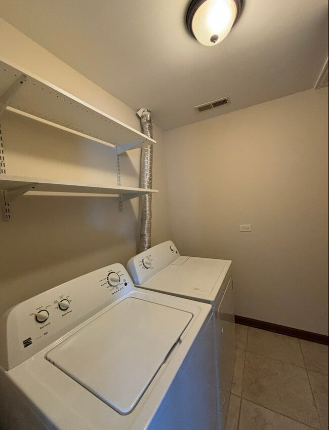 Building Photo - 2319 Aster Dr