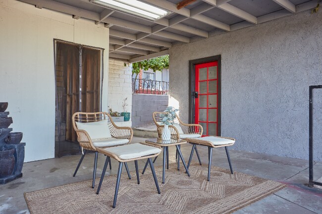 Building Photo - 1053 N Eastman Ave