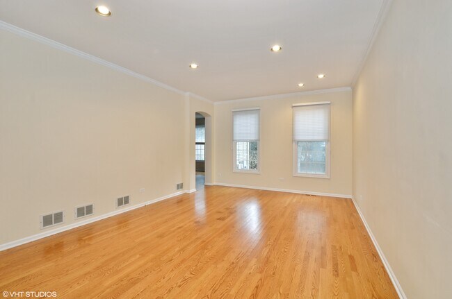 Building Photo - 5 Hotchkiss Ct