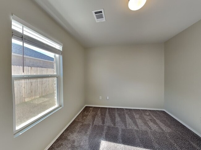 Building Photo - 333 Foxtrot Ter