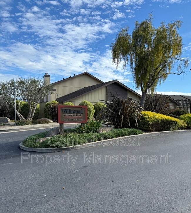 Building Photo - 1884 Cherokee Dr