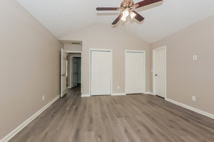 Building Photo - 2081 Wedgewood Dr