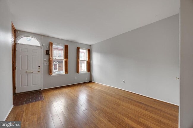 Building Photo - 848 N Madison St