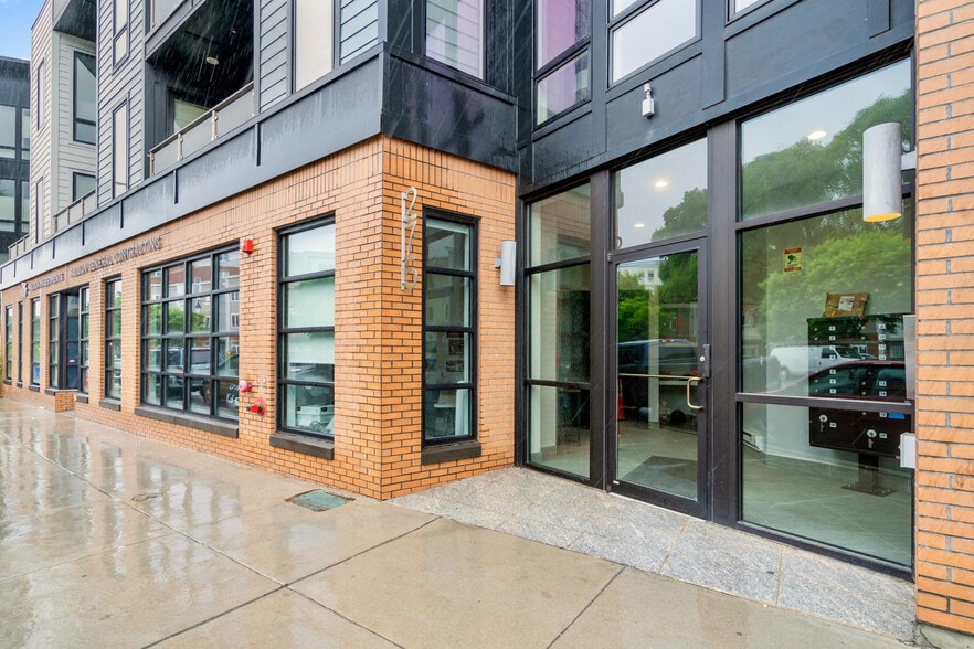 Building Photo - 275 Old Colony Ave