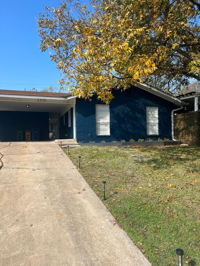 Primary Photo - 2410 Audubon Pl