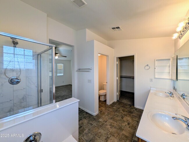 Building Photo - 3848 E Pollack St