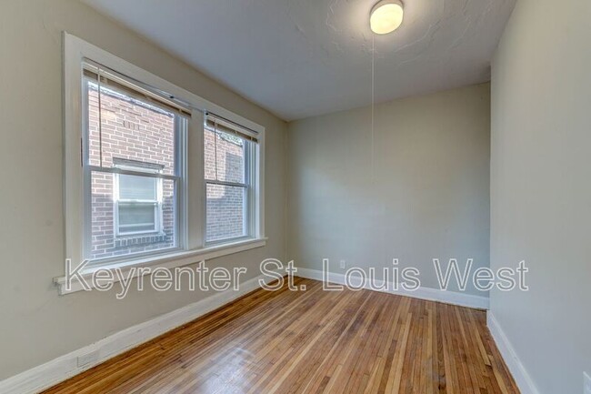 Building Photo - 3953 Tholozan Ave
