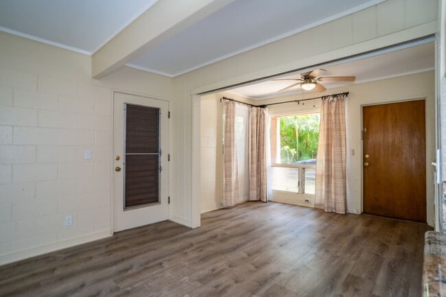 Building Photo - 1 bedroom 1 bath Makai side