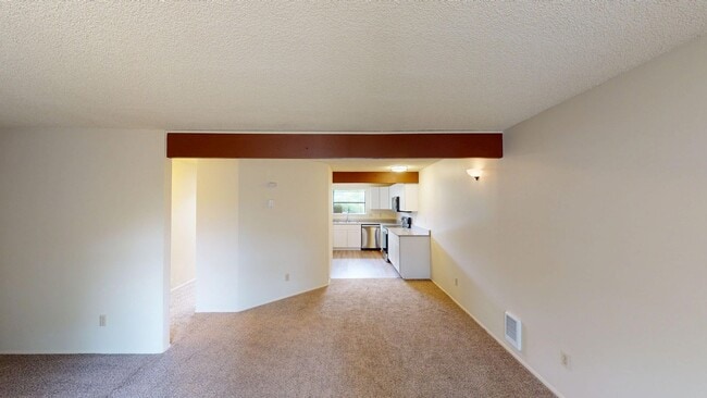 Building Photo - Charming Condo in the Heart of Oak Harbor!...