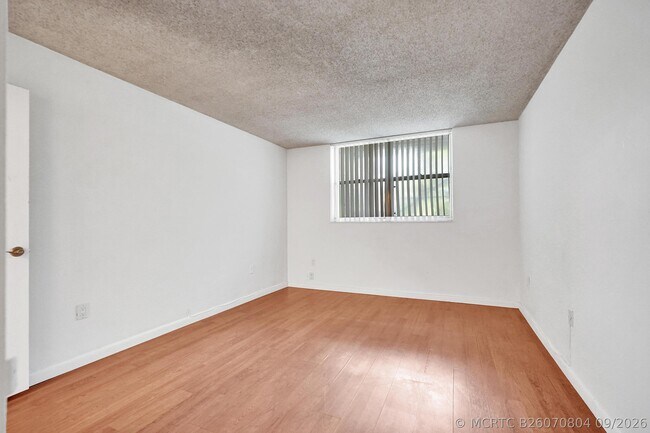 Building Photo - 1805 Sans Souci Blvd