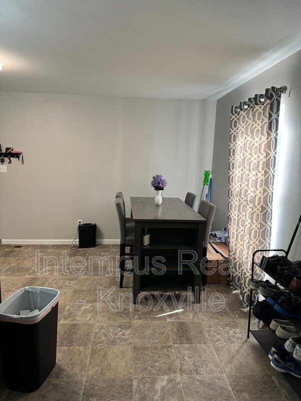 Building Photo - 2419 E Glenwood Ave