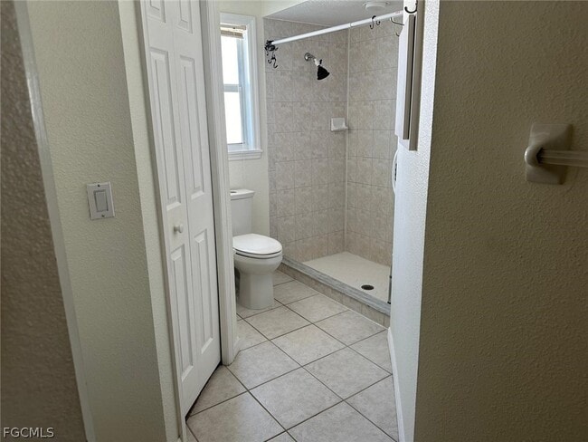 Building Photo - 2028 NE 5th Terrace