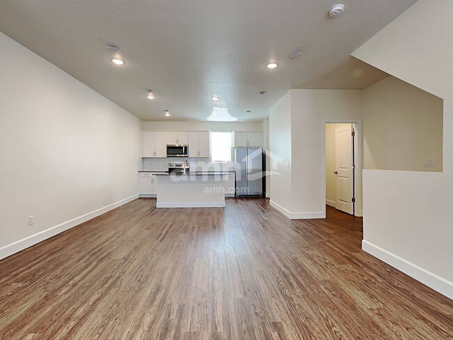 Building Photo - 11076 S Trocadero Ave