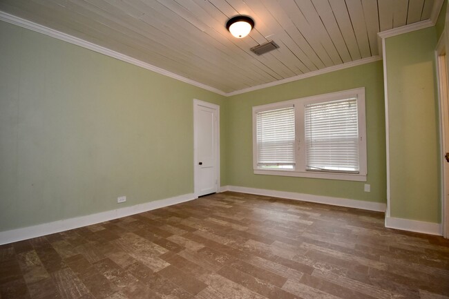 Building Photo - 3 Bed 2 Bath Home on Tech Drive