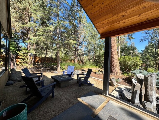 Building Photo - FOR RENT: FURNISHED LONG-TERM EXTREMELY CO...