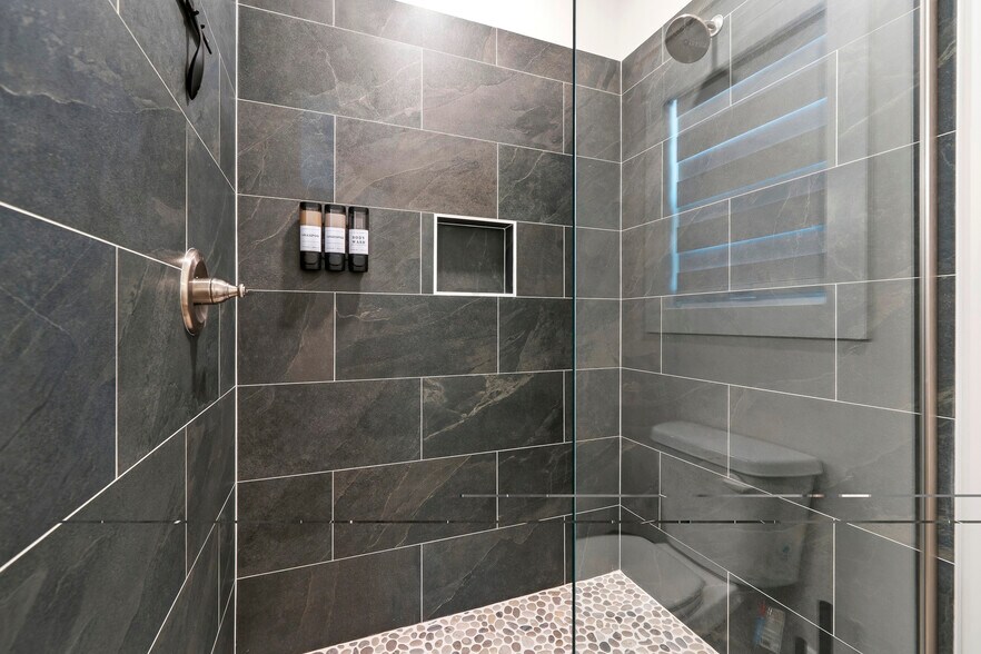 Main Bathroom Walkin Shower - 183 Crooked Creek Bay Rd