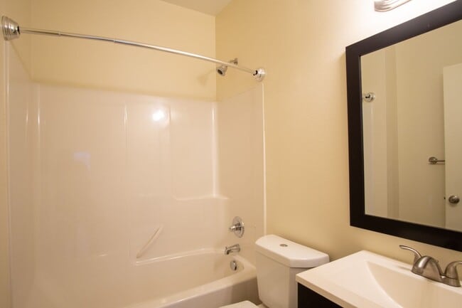 Building Photo - Get 2 WEEKS FREE: Contemporary Studio in Sullivan's Gulch!