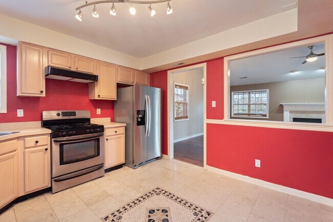 Building Photo - 550 Brookshire Way